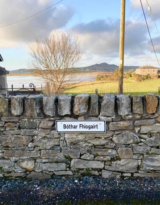 The Historic Wee Green House Carrigart エクステリア 写真